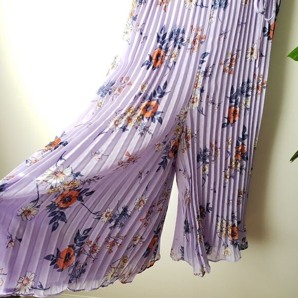 NWT ali & jay floral surplice accordion jumpsuit M - Picture 6 of 8